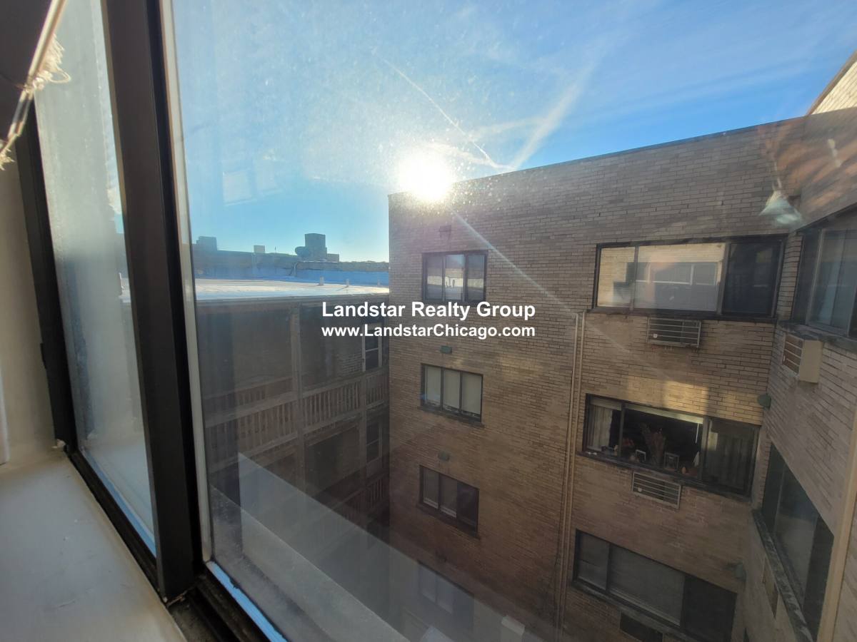 Apartment for rent at 6972 N Sheridan #205, Chicago, IL 60626