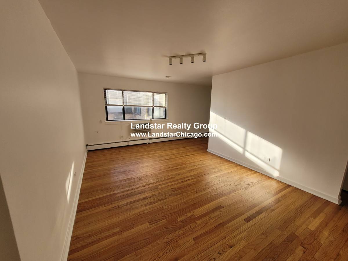 Apartment for rent at 6972 N Sheridan #205, Chicago, IL 60626