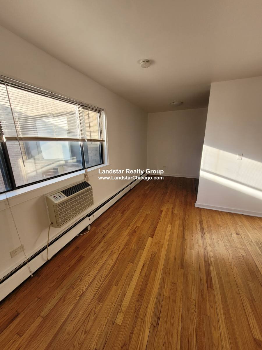 Apartment for rent at 6972 N Sheridan #205, Chicago, IL 60626