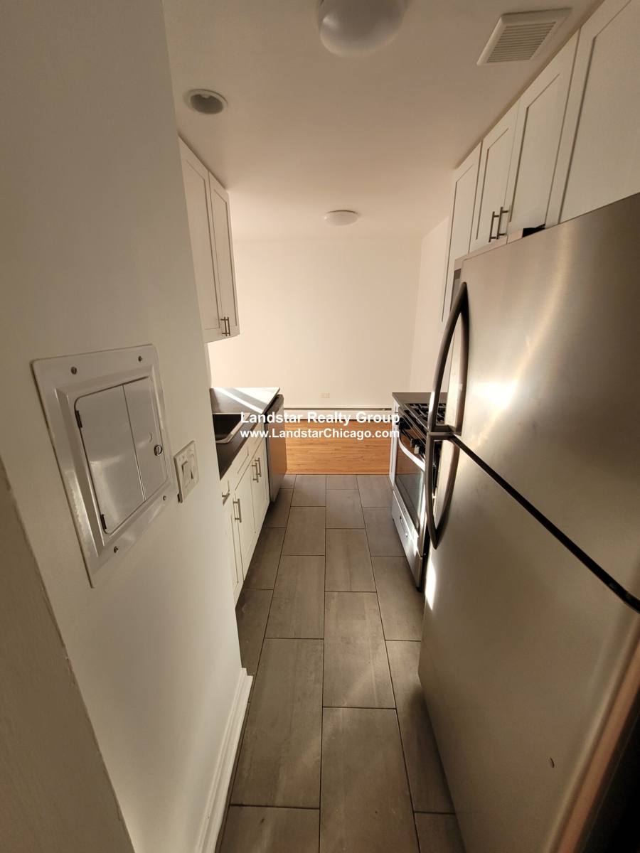 Apartment for rent at 6972 N Sheridan #205, Chicago, IL 60626