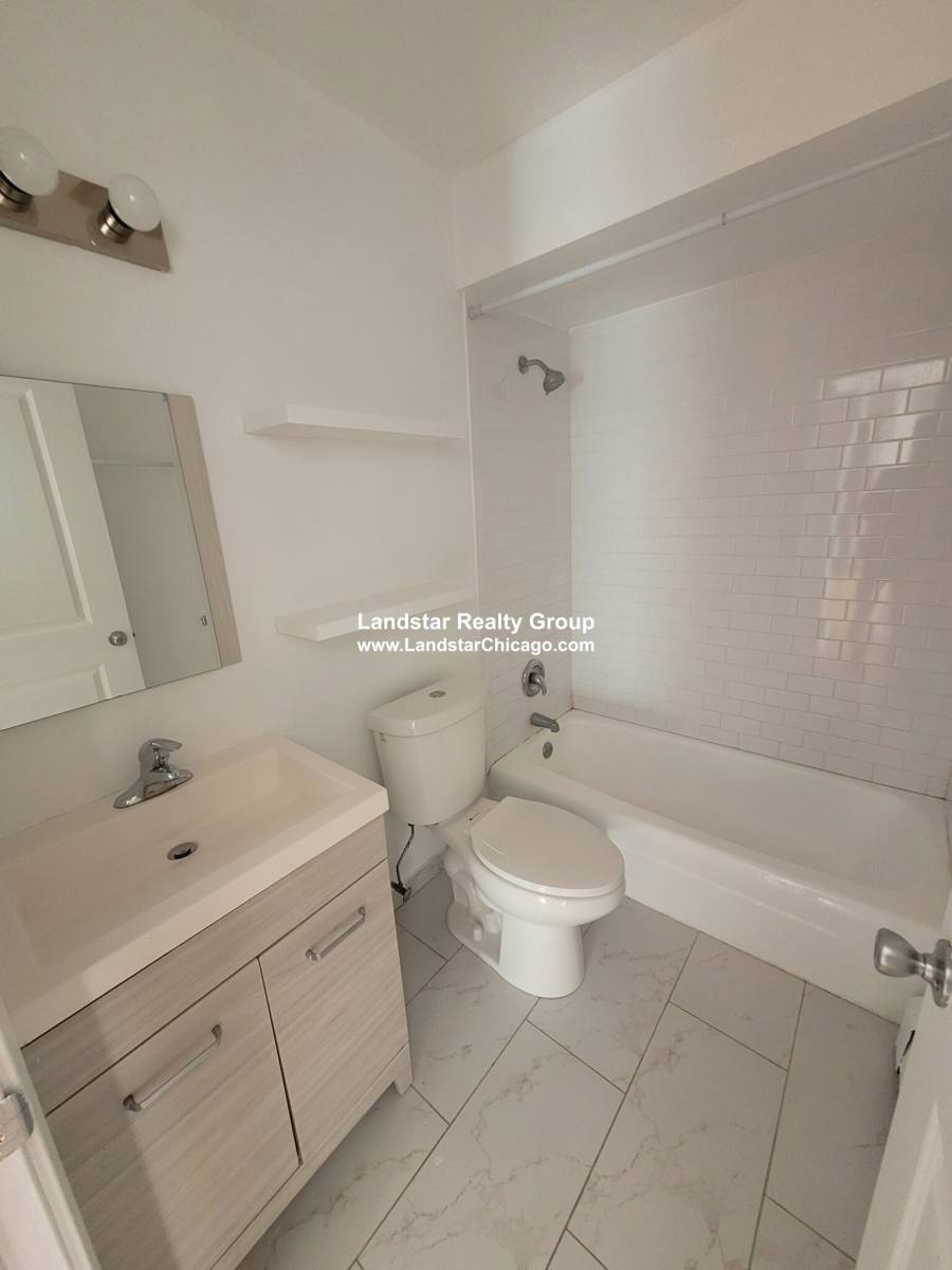 Apartment for rent at 6972 N Sheridan #205, Chicago, IL 60626