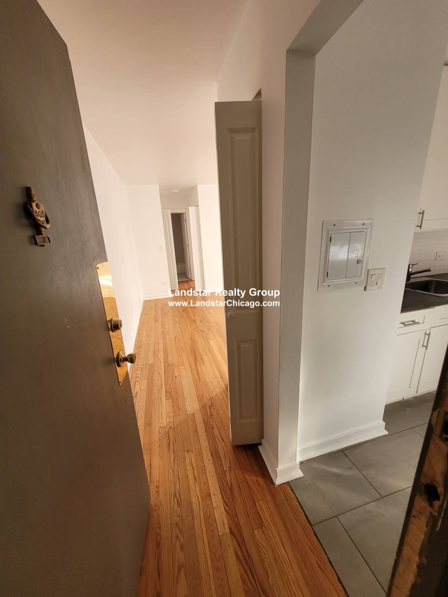 Apartment for rent at 6972 N Sheridan #205, Chicago, IL 60626