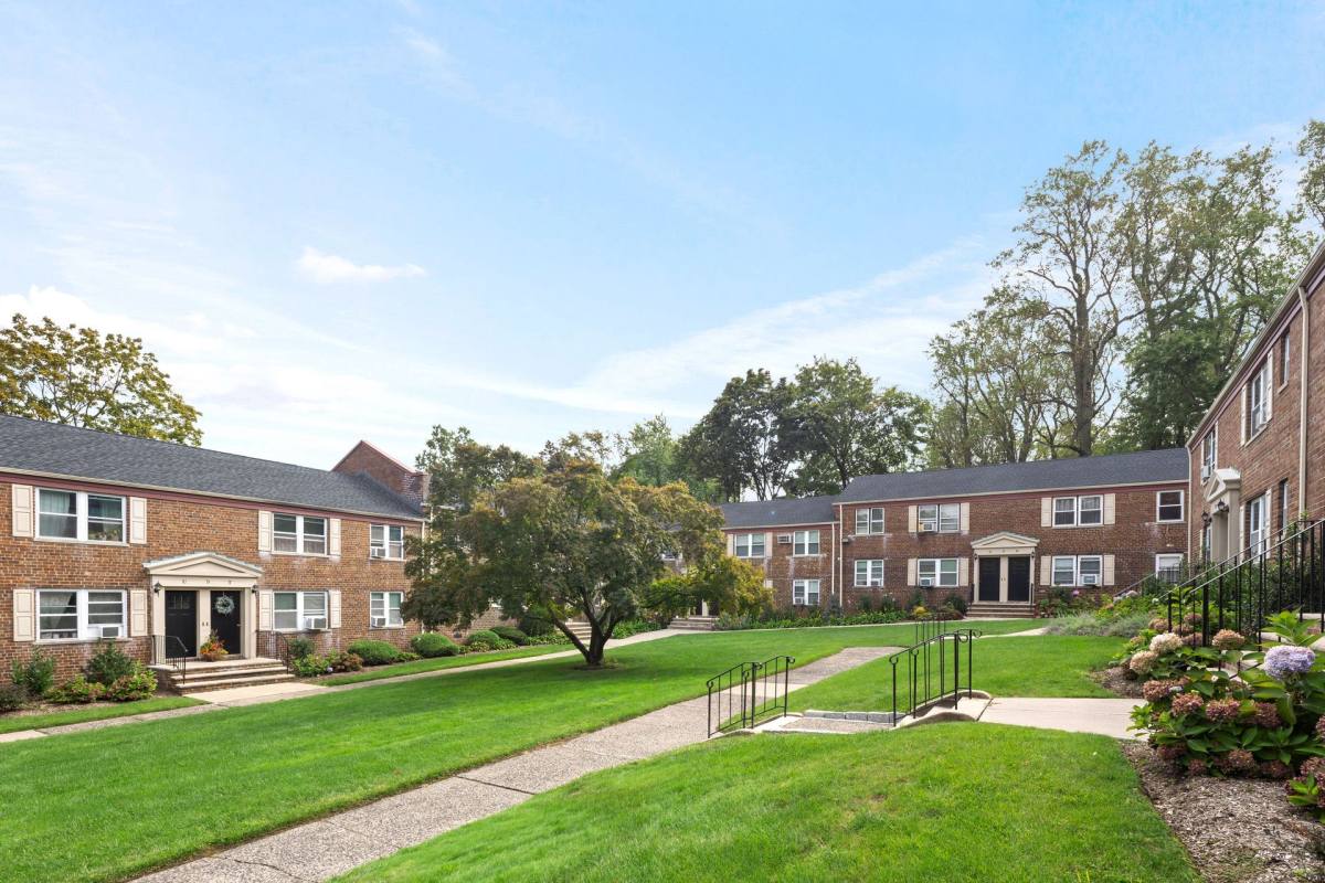Apartment for rent at 17 High St, Montclair, NJ 07042