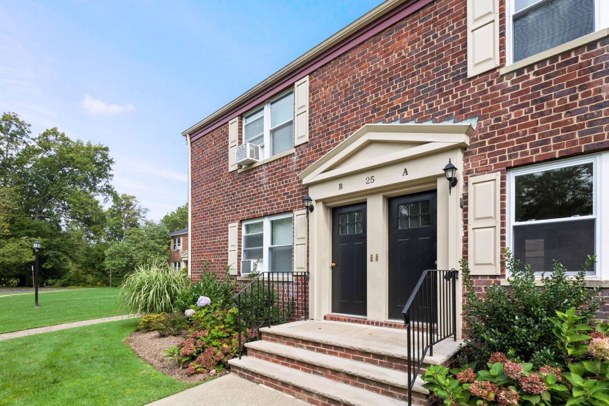 Apartment for rent at 17 High St, Montclair, NJ 07042