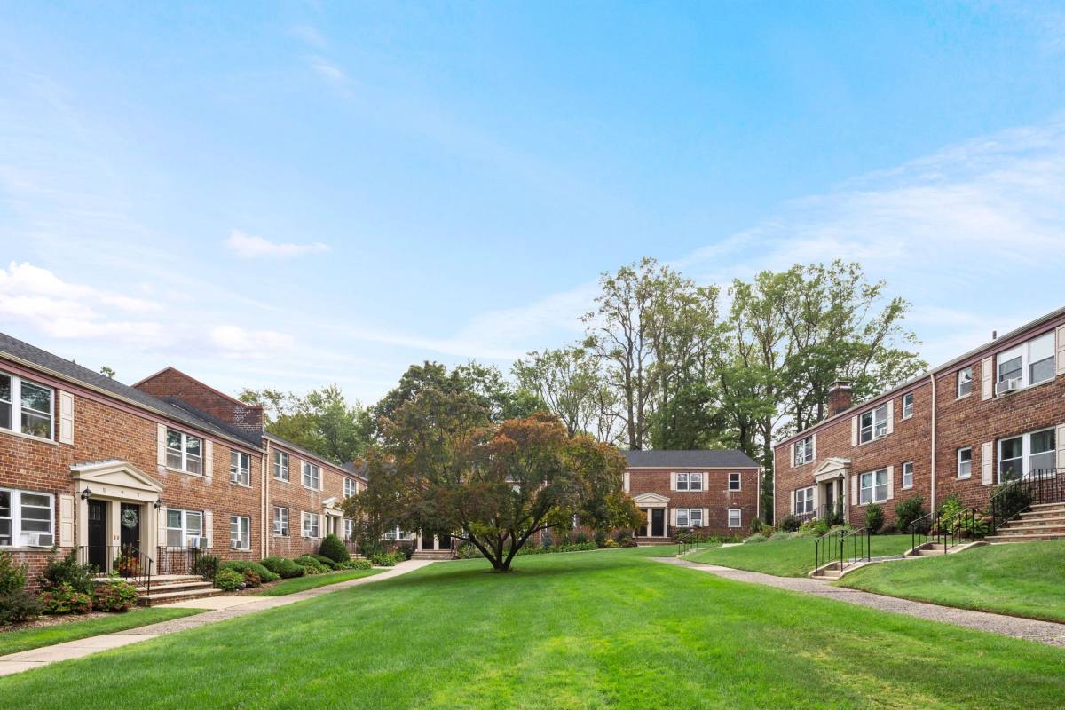 Apartment for rent at 17 High St, Montclair, NJ 07042