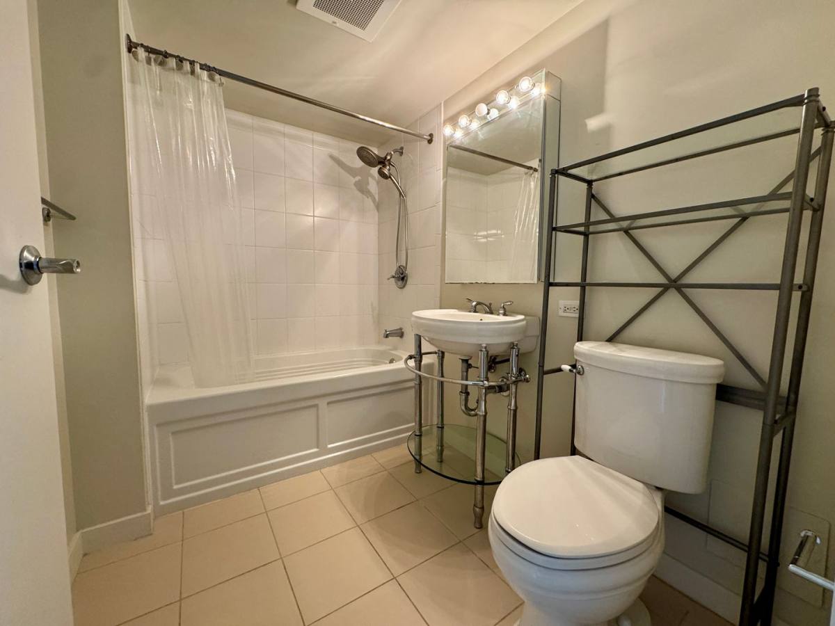 Apartment for rent at 1296 Kapiolani Blvd, Honolulu, HI 96814