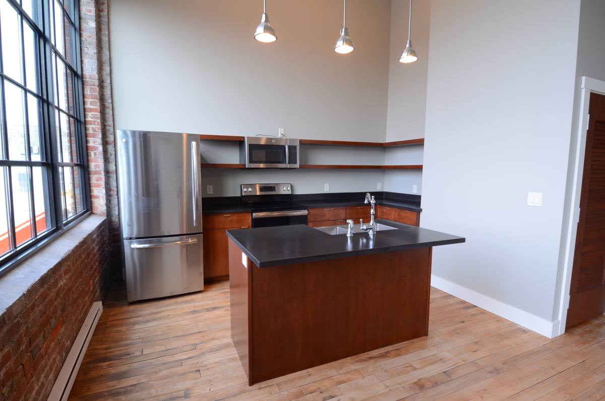 Apartment for rent at 214 Pecan St, Peoria, IL 61602