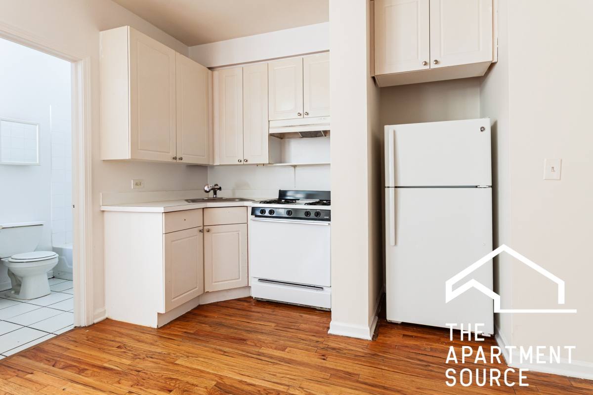 Apartment for rent at 917 W Dakin St #110, Chicago, IL 60613