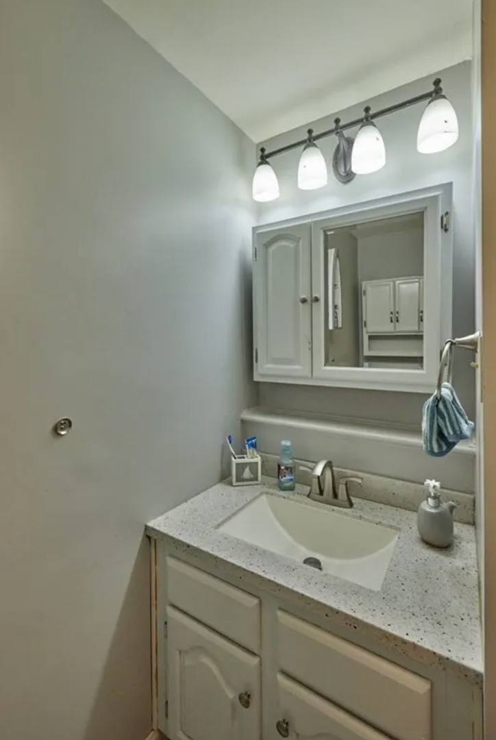 Apartment for rent at 710 Wellman Ave, North Chelmsford, MA 01863