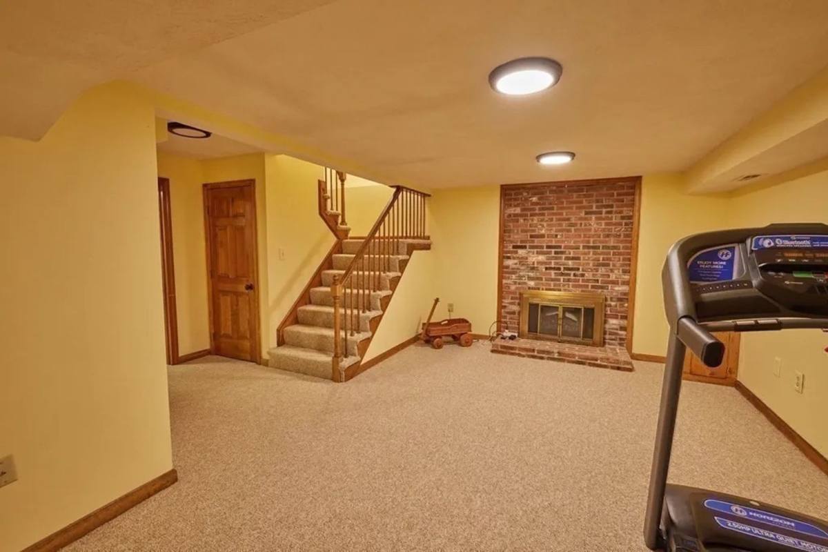 Apartment for rent at 710 Wellman Ave, North Chelmsford, MA 01863