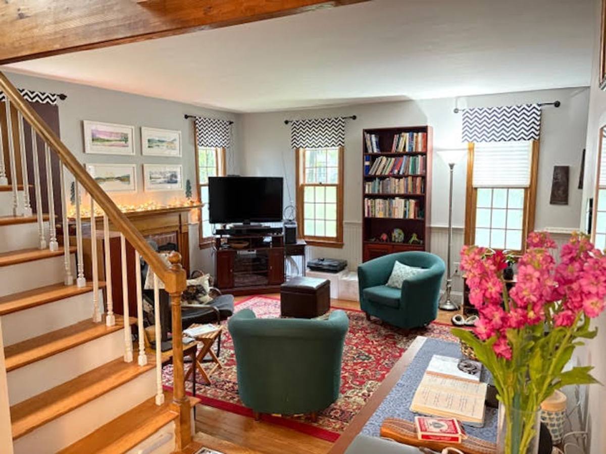 Apartment for rent at 710 Wellman Ave, North Chelmsford, MA 01863