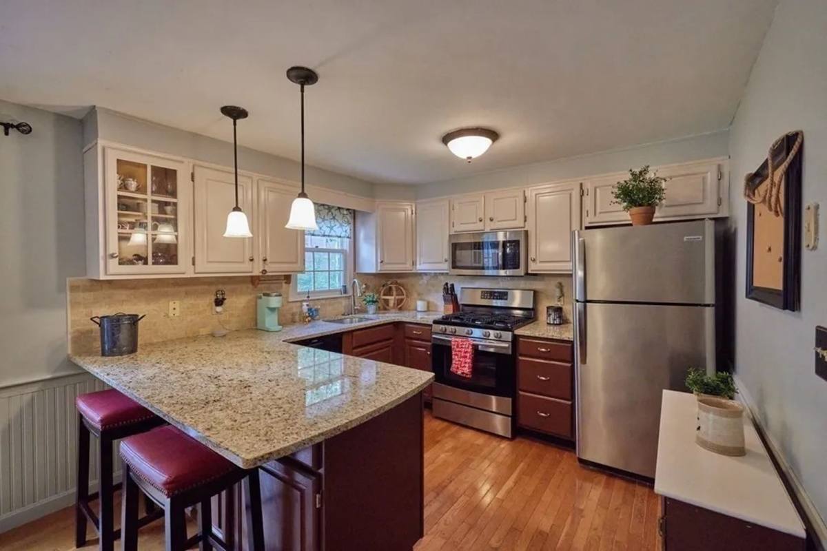 Apartment for rent at 710 Wellman Ave, North Chelmsford, MA 01863