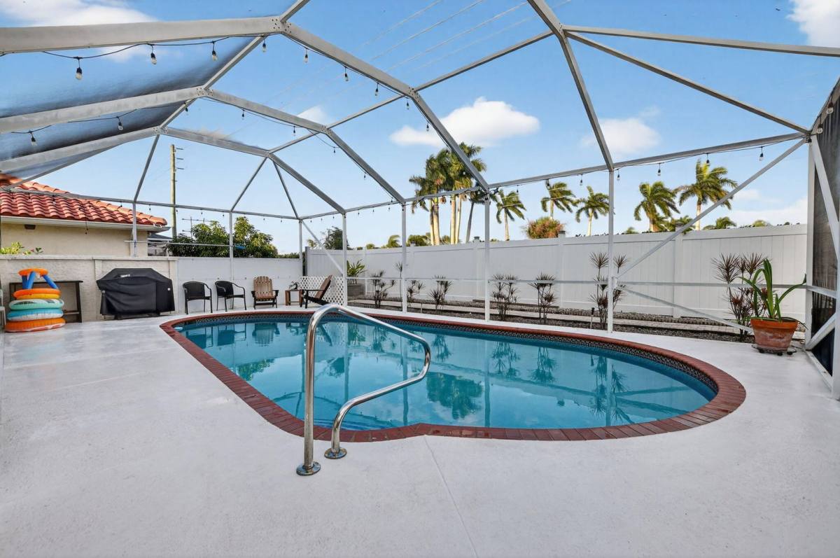 House for rent at 18280 Coral Isles Dr, Boca Raton, FL 33498