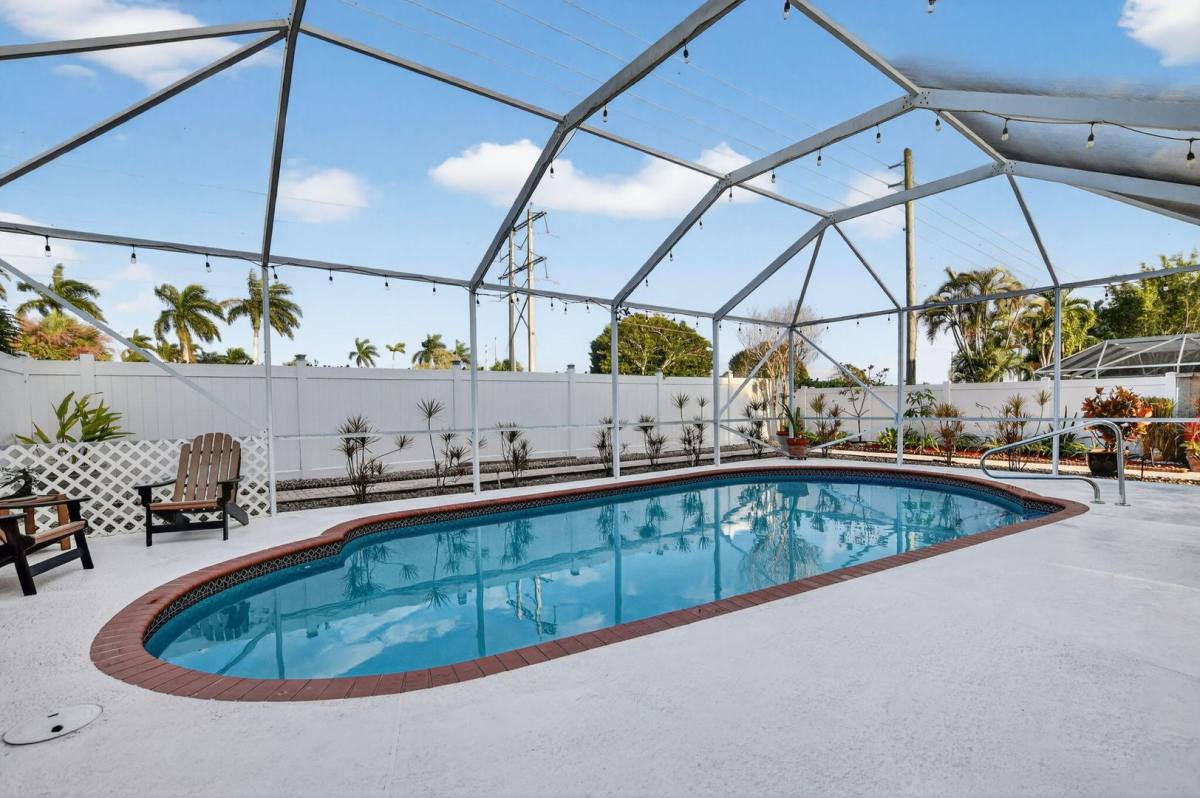 House for rent at 18280 Coral Isles Dr, Boca Raton, FL 33498