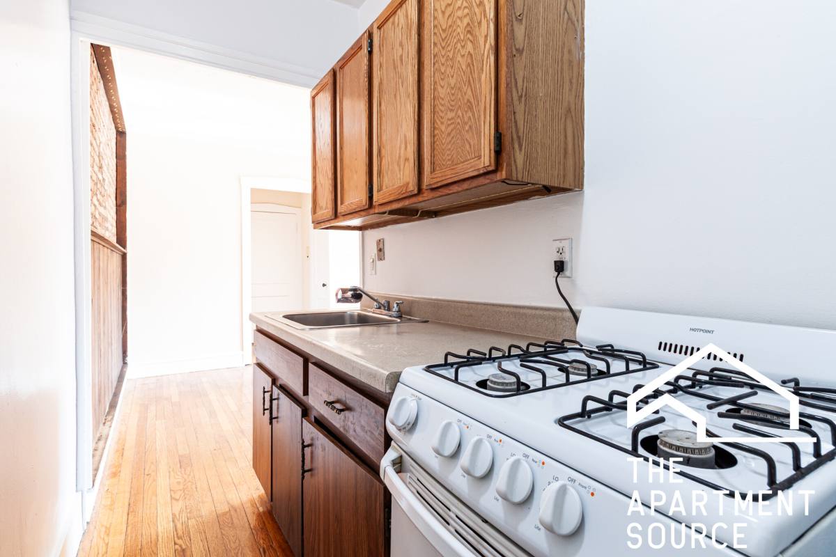 Apartment for rent at 955 W Cornelia Ave #3A, Chicago, IL 60657