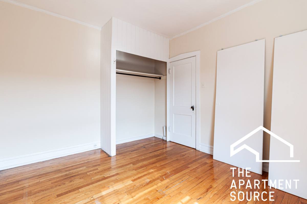 Apartment for rent at 955 W Cornelia Ave #3A, Chicago, IL 60657