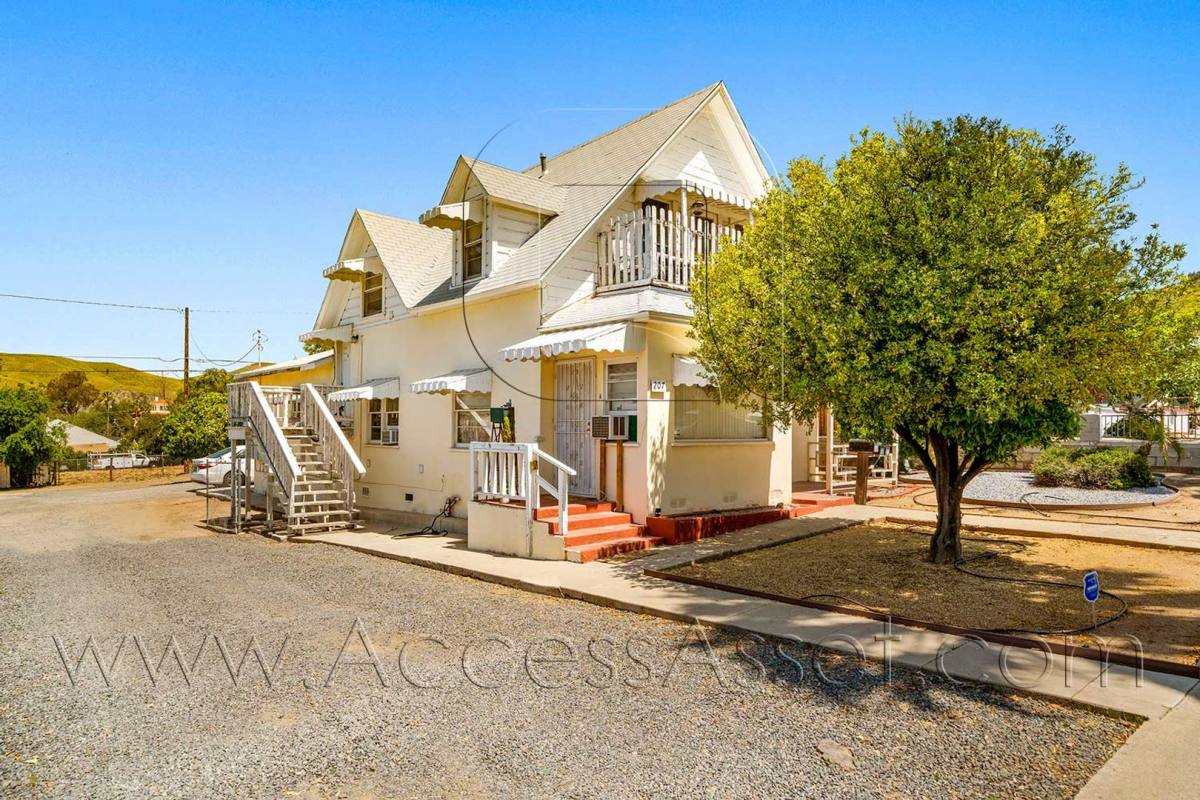 Townhouse for rent at 207 E Graham - B, Lake Elsinore, CA 92530