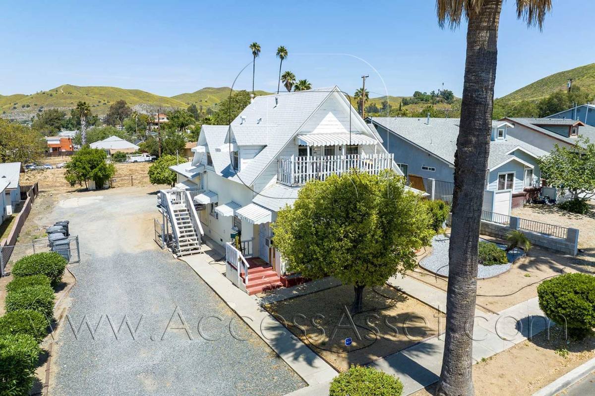 Townhouse for rent at 207 E Graham - B, Lake Elsinore, CA 92530