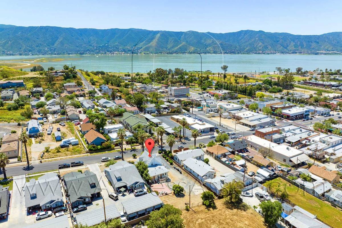 Townhouse for rent at 207 E Graham - B, Lake Elsinore, CA 92530