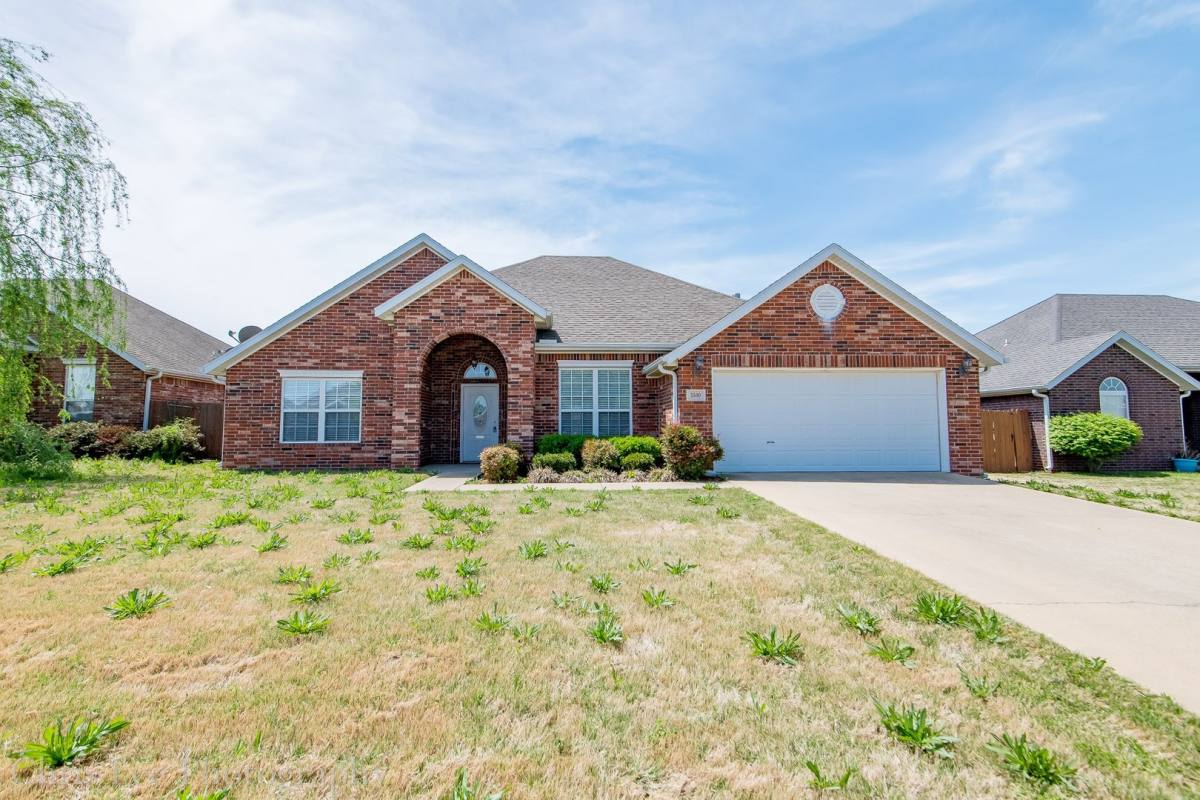 House for rent at 3500 Bluff Creek Loop, Springdale, AR 72764