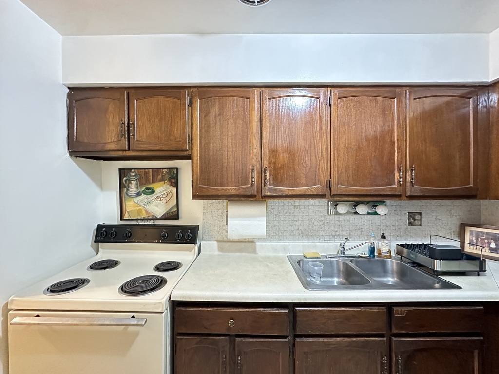 Apartment for rent at 3823 Pine Grove #P115, Chicago, IL 60613