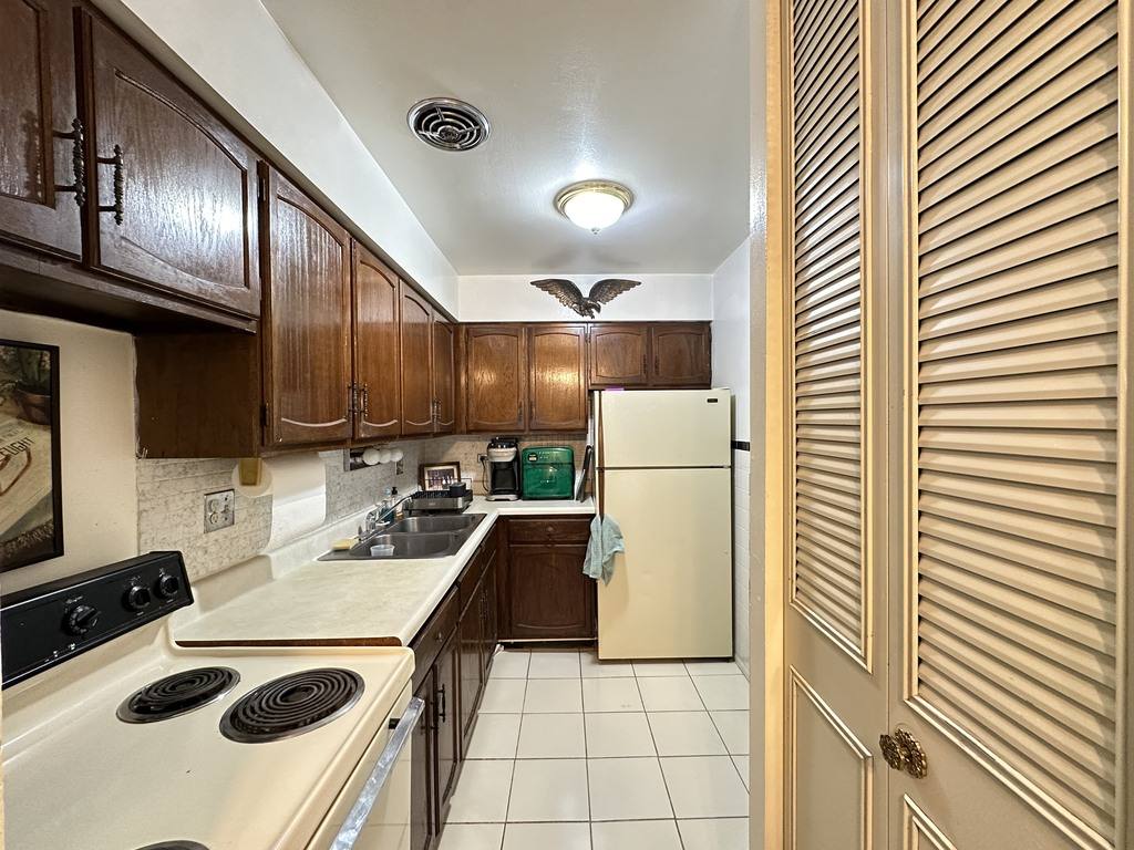 Apartment for rent at 3825 Pine Grove #D115, Chicago, IL 60613