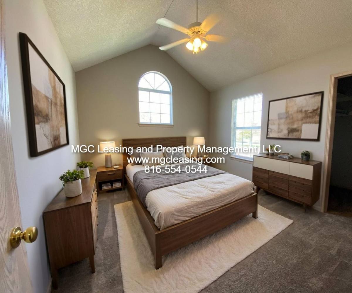 Townhouse for rent at 1009 Garden Dr, Harrisonville, MO 64701