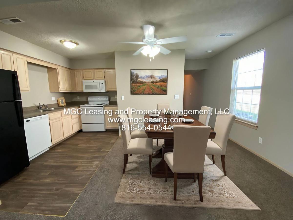 Townhouse for rent at 1009 Garden Dr, Harrisonville, MO 64701