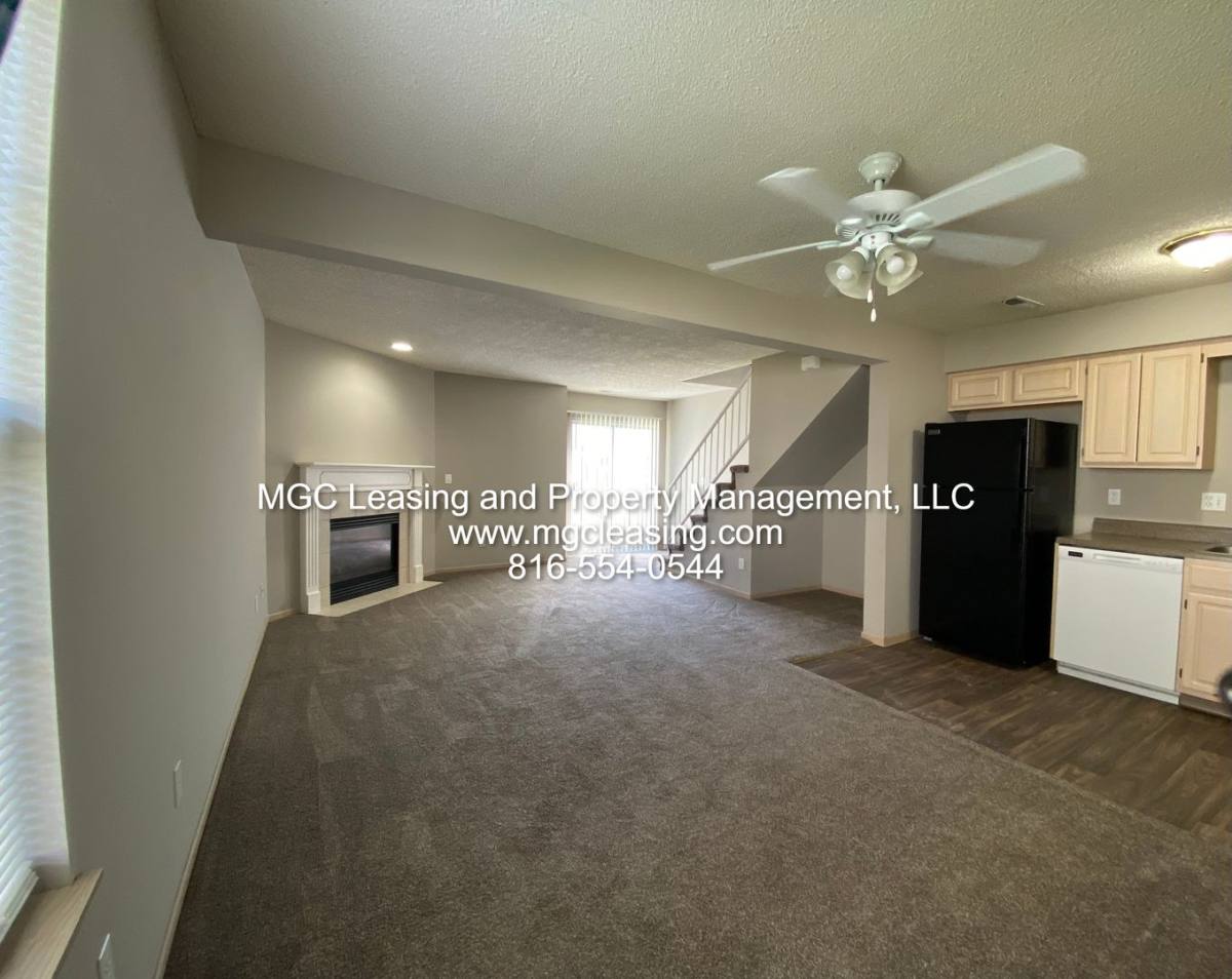 Townhouse for rent at 1009 Garden Dr, Harrisonville, MO 64701