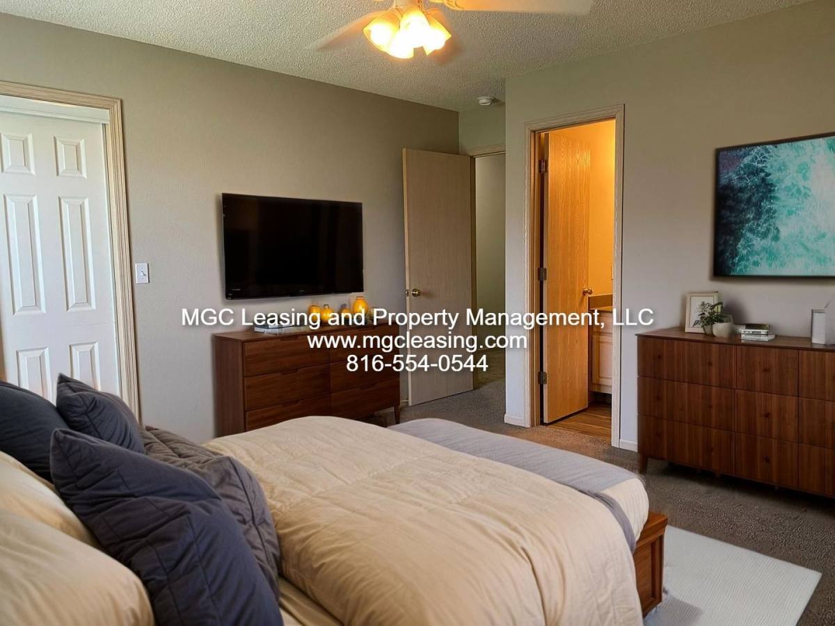Townhouse for rent at 1009 Garden Dr, Harrisonville, MO 64701