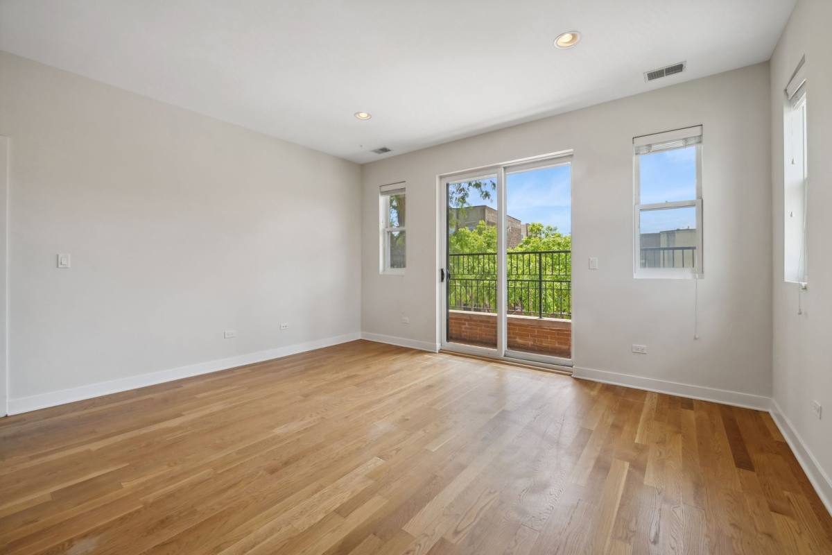 Apartment for rent at 1956 W Ohio St, Chicago, IL 60622