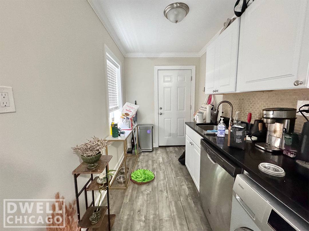 Apartment for rent at 837 W Cornelia #1S, Chicago, IL 60657