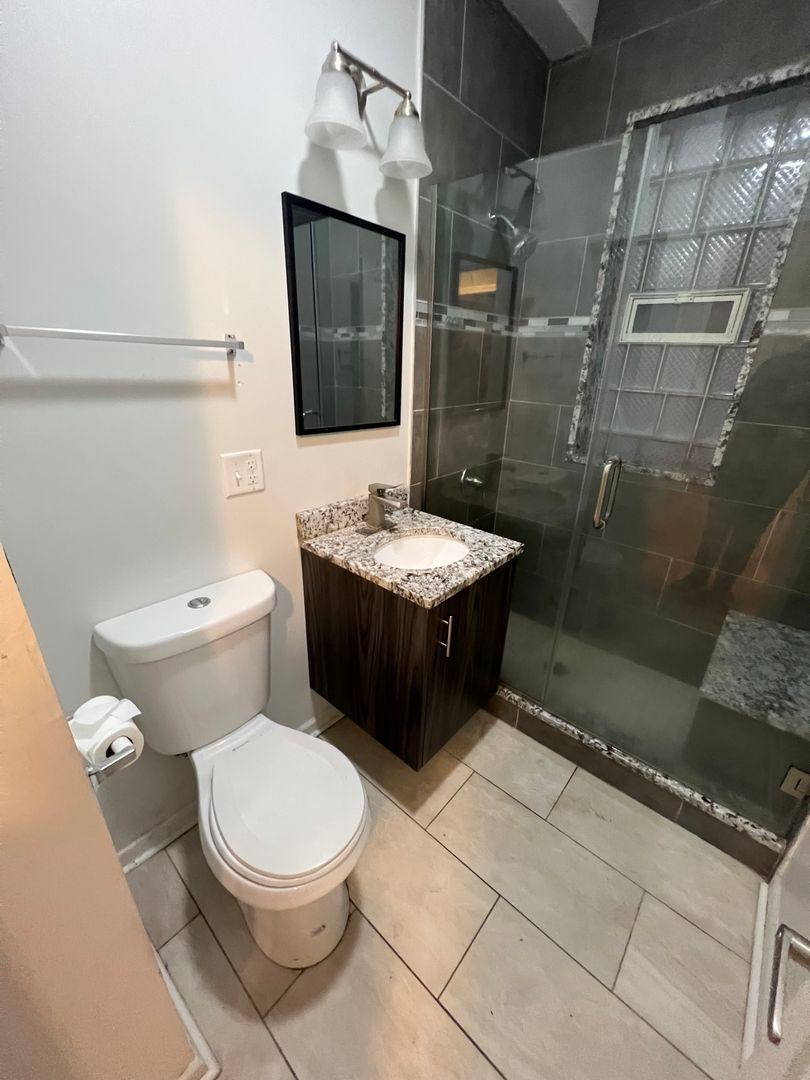 Apartment for rent at 5124 S Dorchester Ave #1E, Chicago, IL 60615