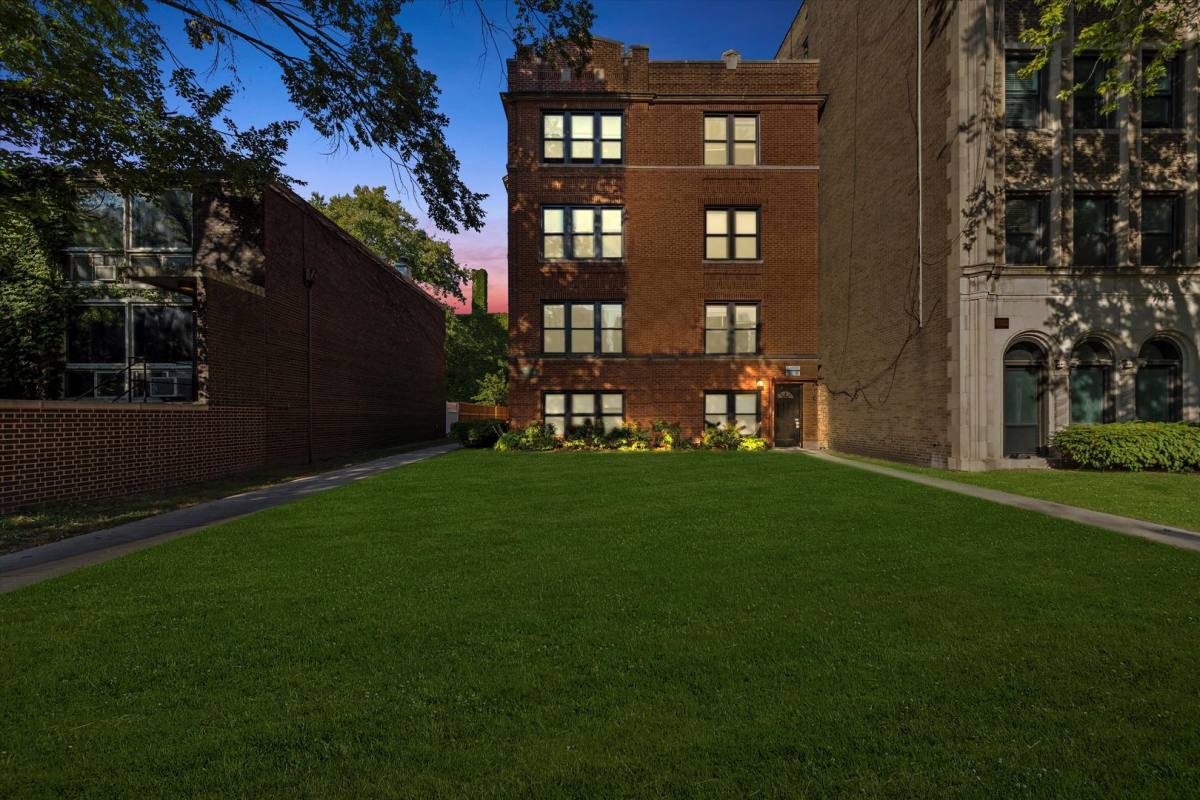 Apartment for rent at 5124 S Dorchester Ave #1E, Chicago, IL 60615