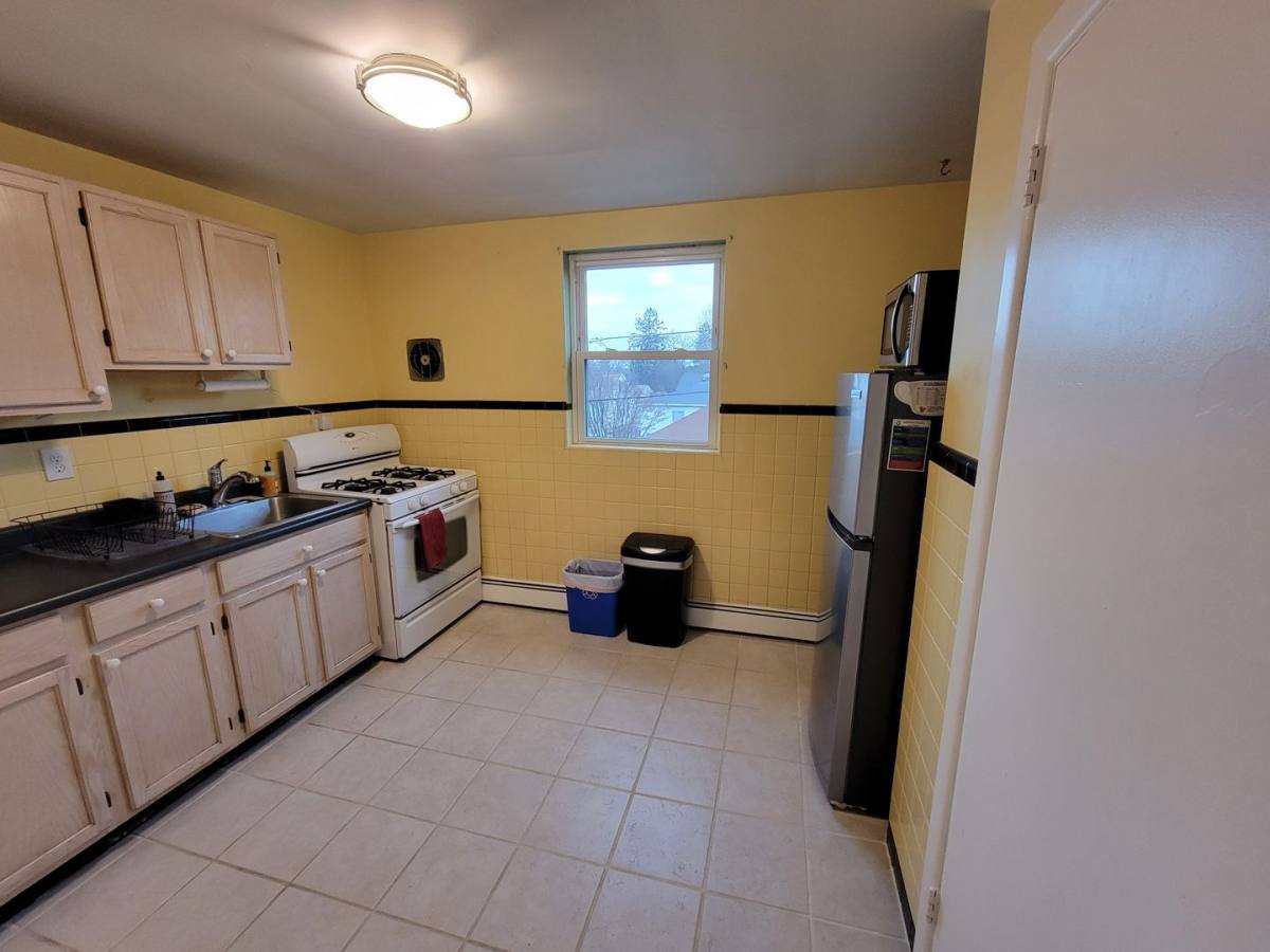 Apartment for rent at 418 Linden St, Jenkintown, PA 19046