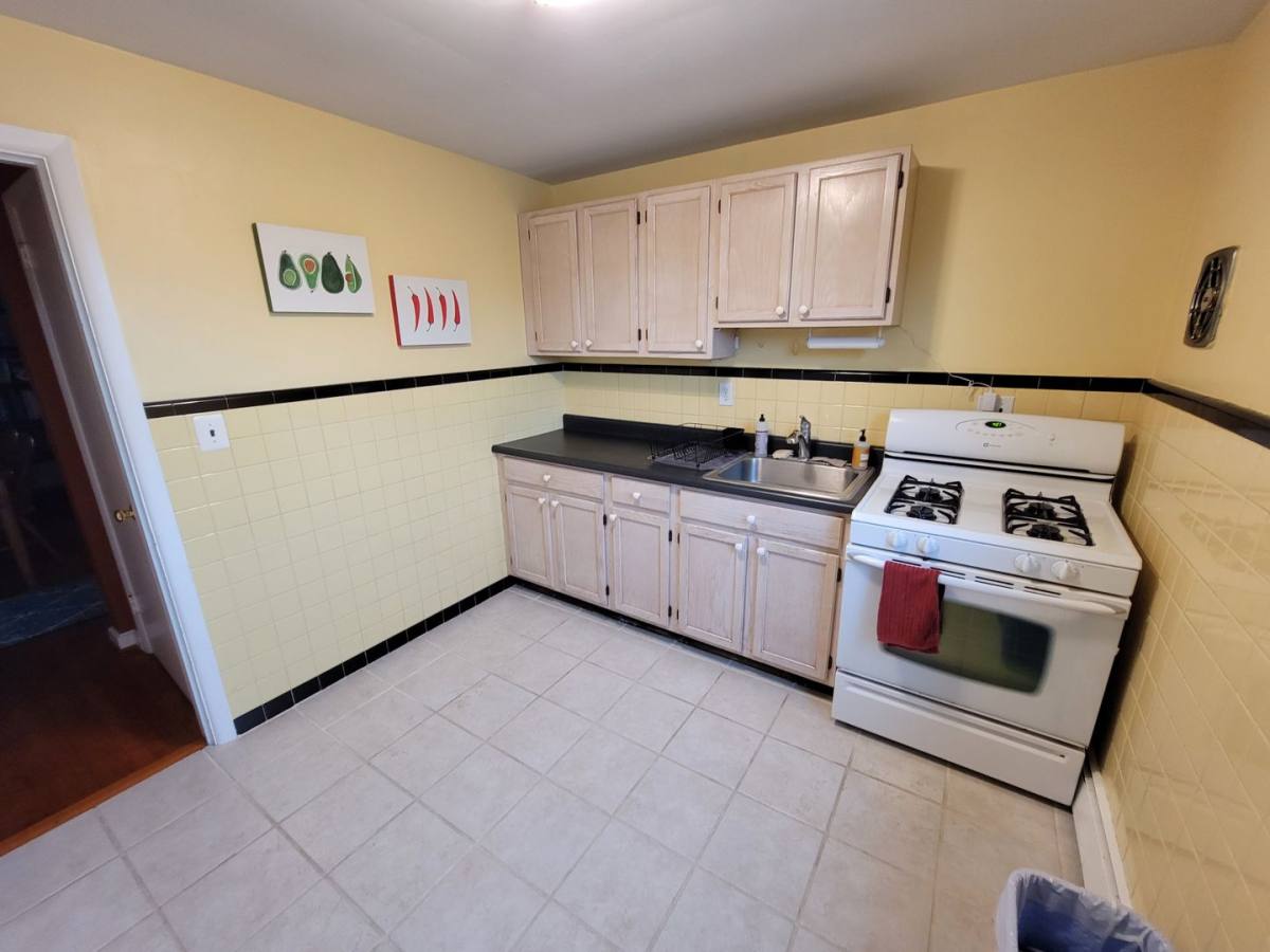 Apartment for rent at 418 Linden St, Jenkintown, PA 19046