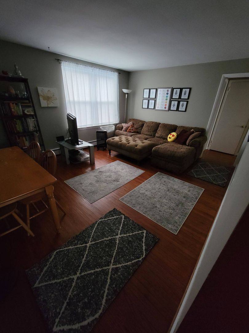Apartment for rent at 418 Linden St, Jenkintown, PA 19046