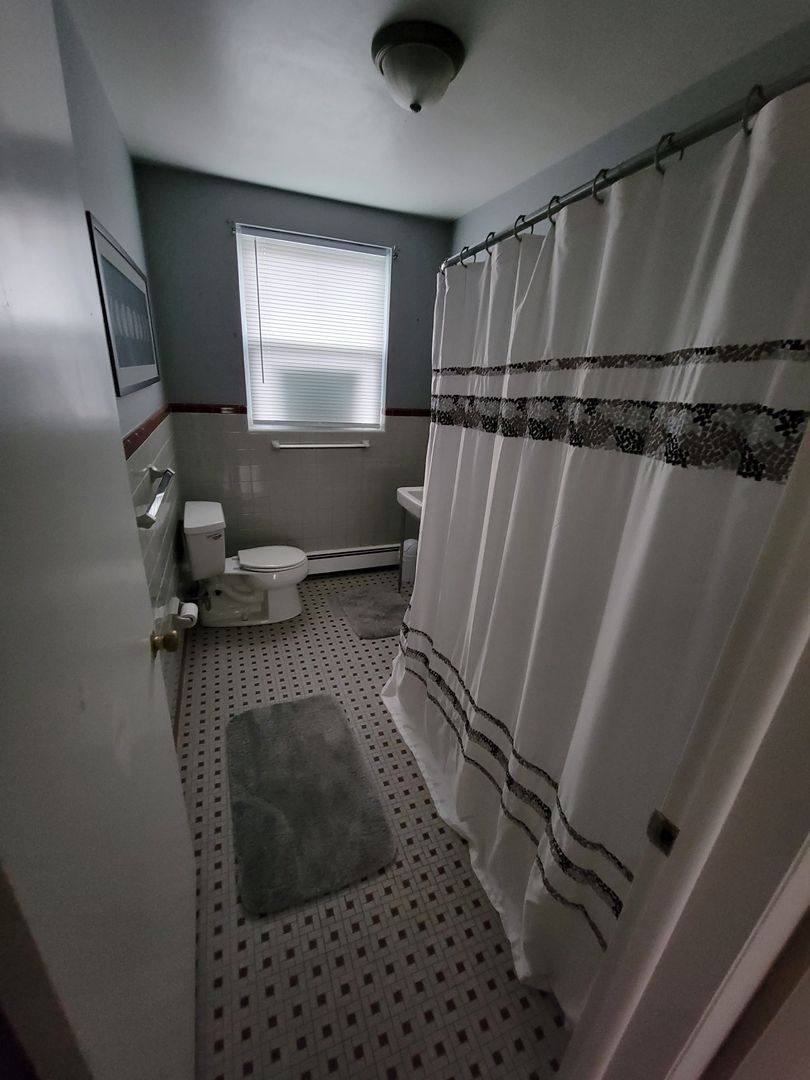 Apartment for rent at 418 Linden St, Jenkintown, PA 19046