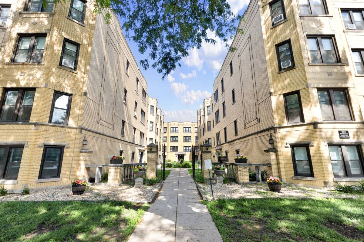 Apartment for rent at 3819 N Greenview Ave #1N, Chicago, IL 60613