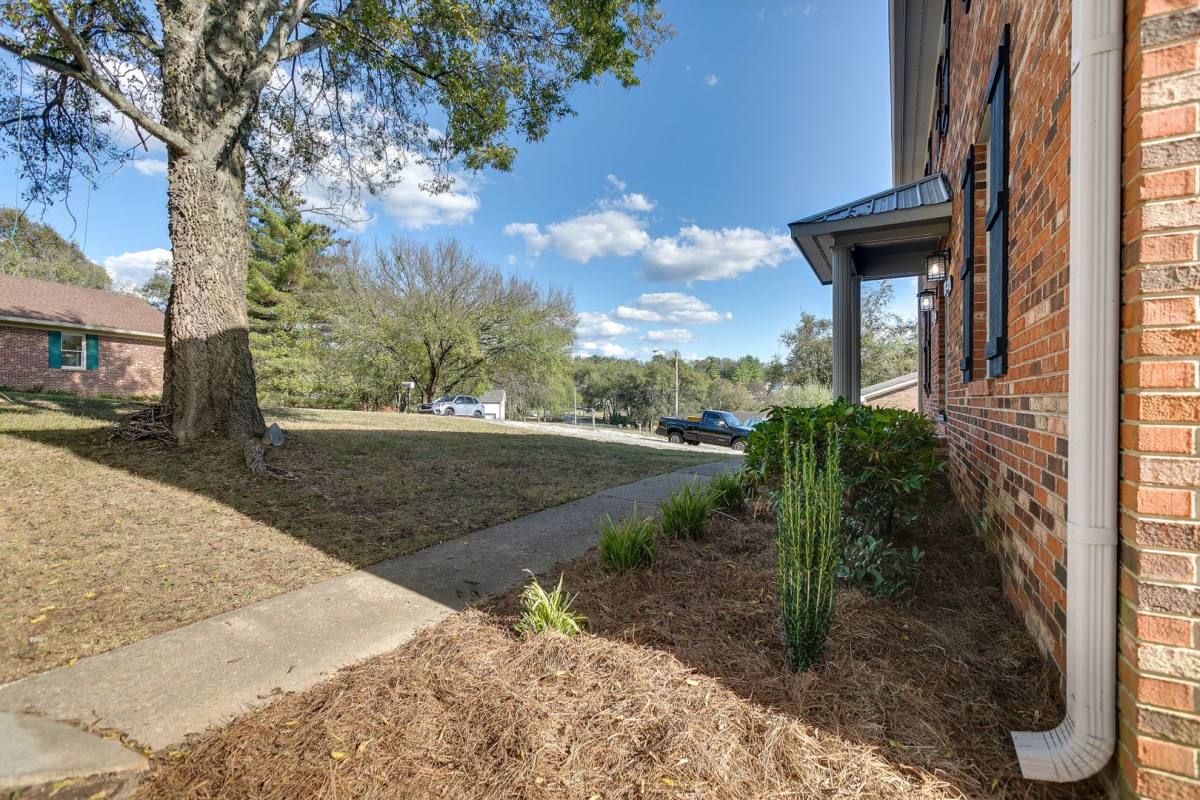 Townhouse for rent at 1023 Chicasaw Trail, Columbia, TN 38401