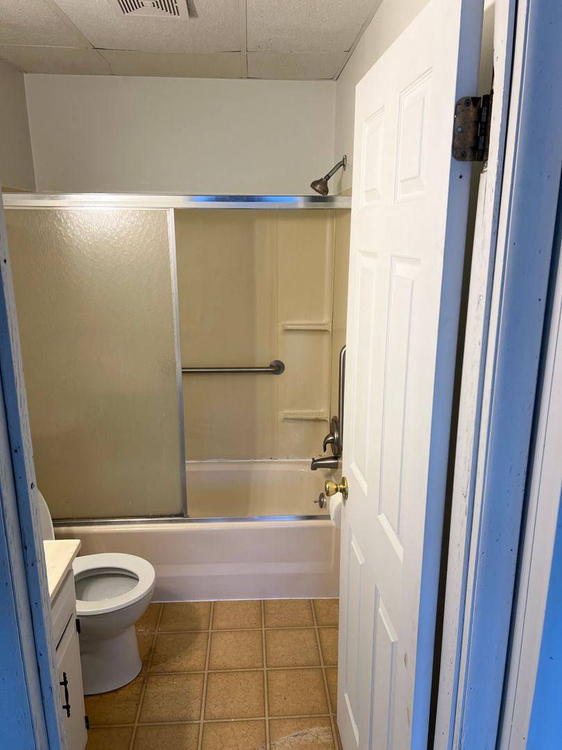 Apartment for rent at 17 Bessemer Ave, Lyndora, PA 16045