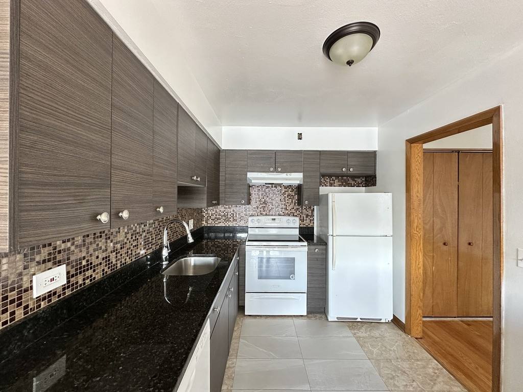 Apartment for rent at 1637 639 Oakwood #P403, Des Plaines, IL 60016