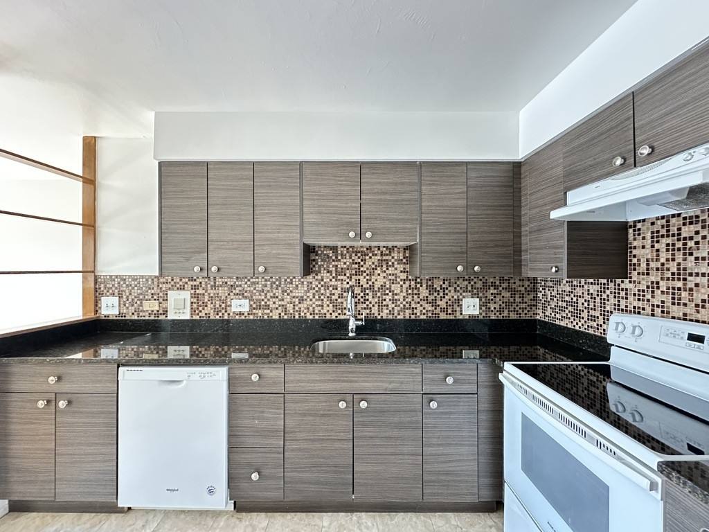 Apartment for rent at 1637 639 Oakwood #P403, Des Plaines, IL 60016