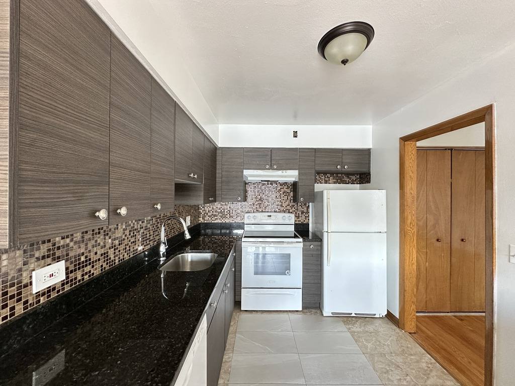 Apartment for rent at 1639 639 Oakwood #D403, Des Plaines, IL 60016