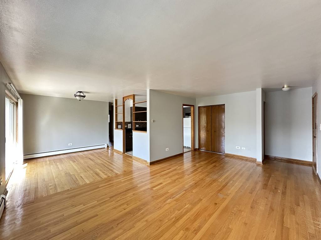 Apartment for rent at 1639 639 Oakwood #D403, Des Plaines, IL 60016