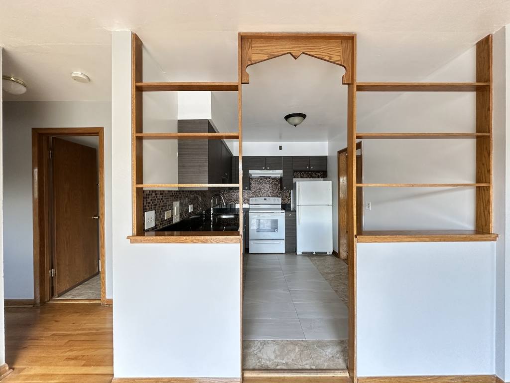 Apartment for rent at 1639 639 Oakwood #D403, Des Plaines, IL 60016