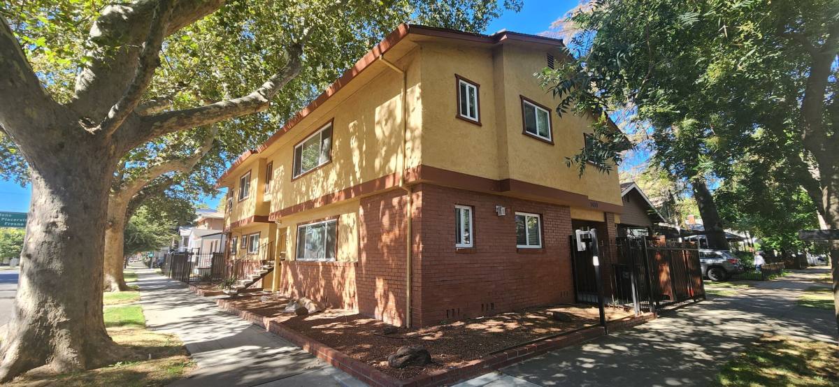 Apartment for rent at 1430 V St, Sacramento, CA 95818