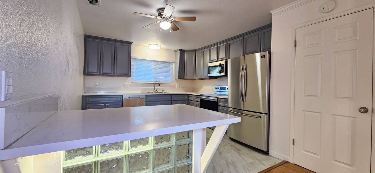 Apartment for rent at 1430 V St, Sacramento, CA 95818