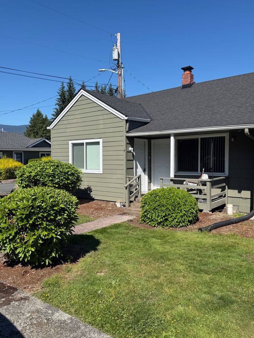 Apartment for rent at 625 Township St, Sedro Woolley, WA 98284