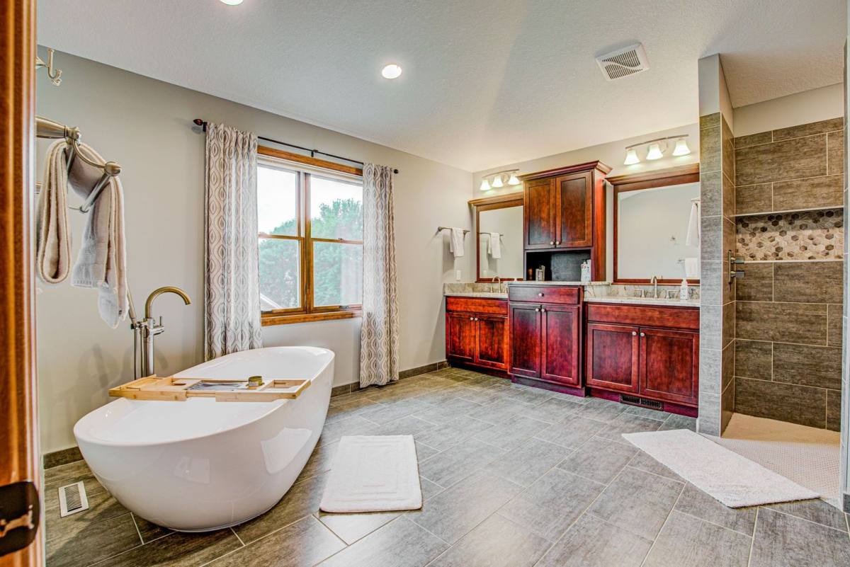 House for rent at 2456 Hunter Dr, Chanhassen, MN 55317
